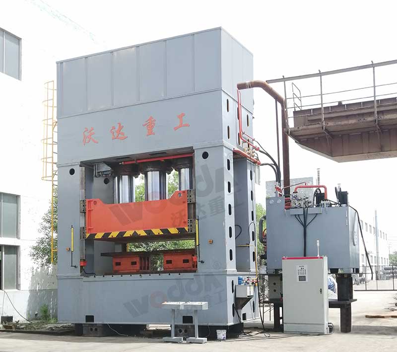 3000t複合(hé)材料(liào)成型(xíng)液壓機